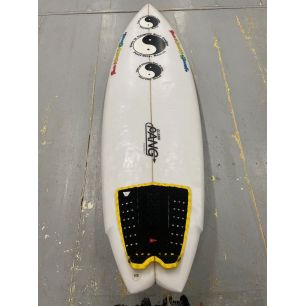 Surf Tawn and Country 5'11 + Fins
