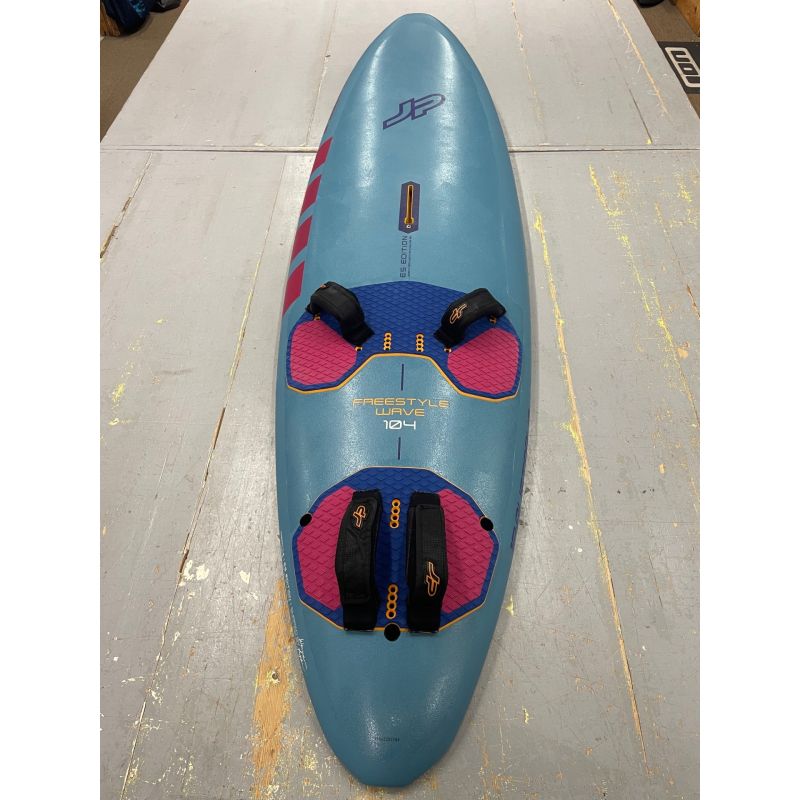 JP Australia - Freestyle Wave 2022 Es Edition 104L + Ailerons + Foil Neilpryde JP Australia - Freestyle Wave 2022 Es Edition 104L + Ailerons + Foil Neilpryde